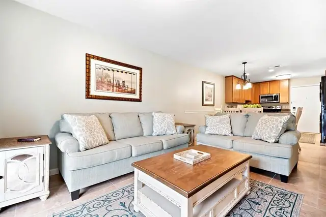 Living room at Fiddler’s Cove 7L